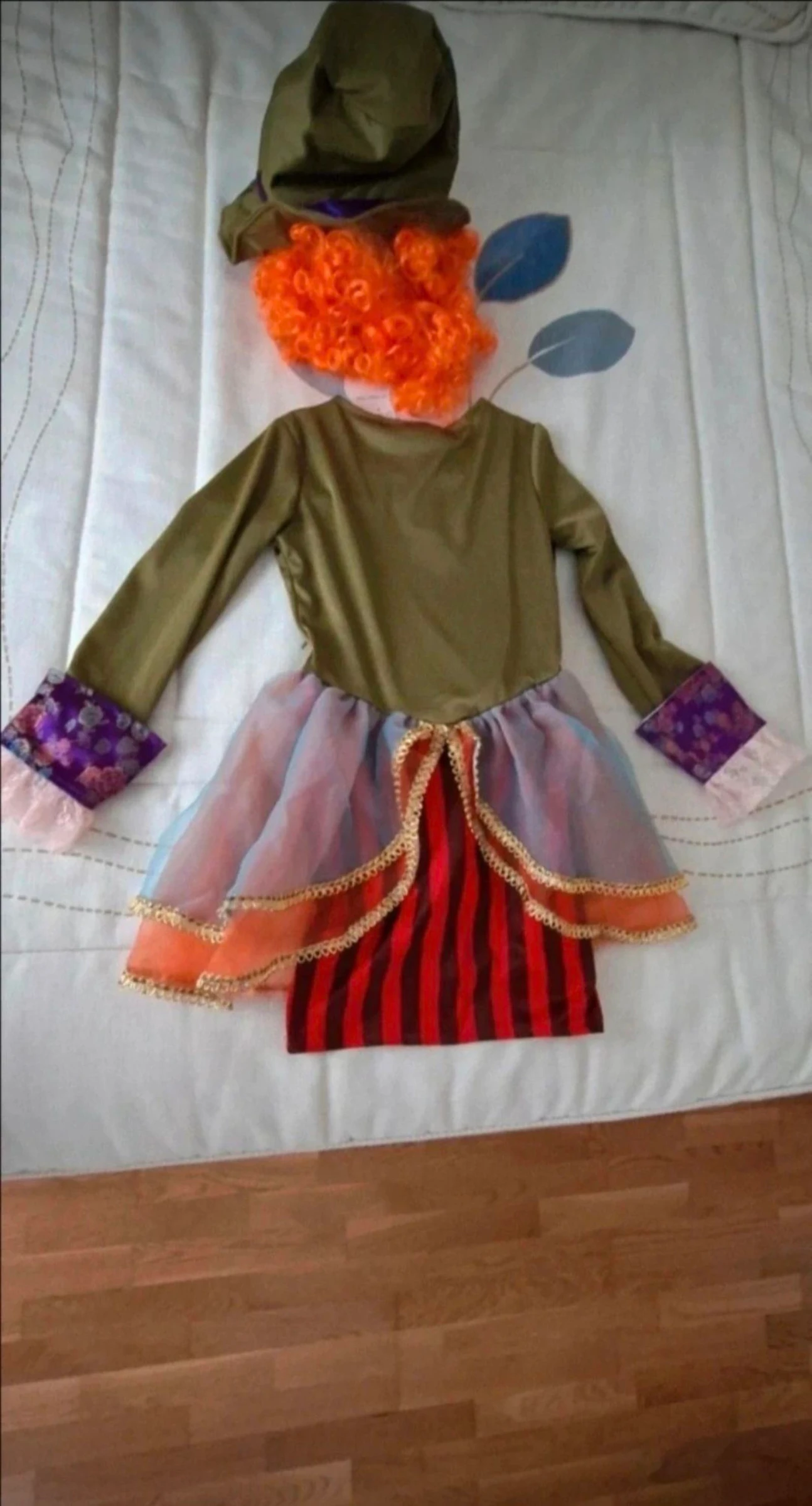 Disfraz de niña "Sombrerera Loca" talla 7-9, mas peluca – photo 8